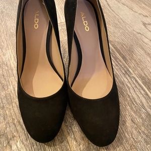 Aldo Pikedale round toe suede pumps